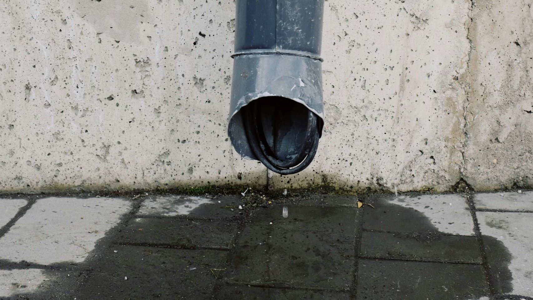 View of Smart Water Leak Sensors for Apartments: You Need to Know