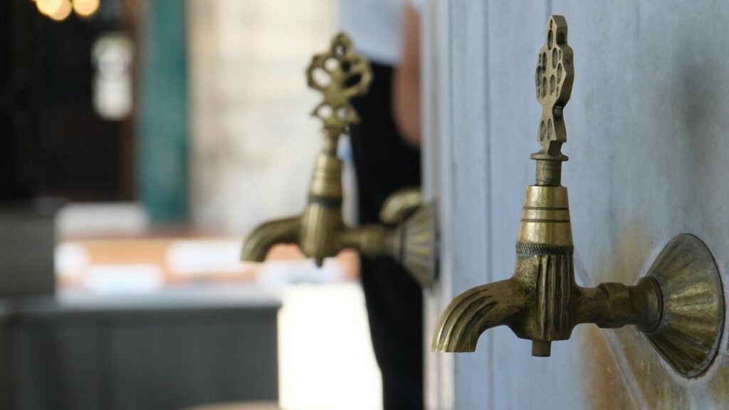 Early water leak detection